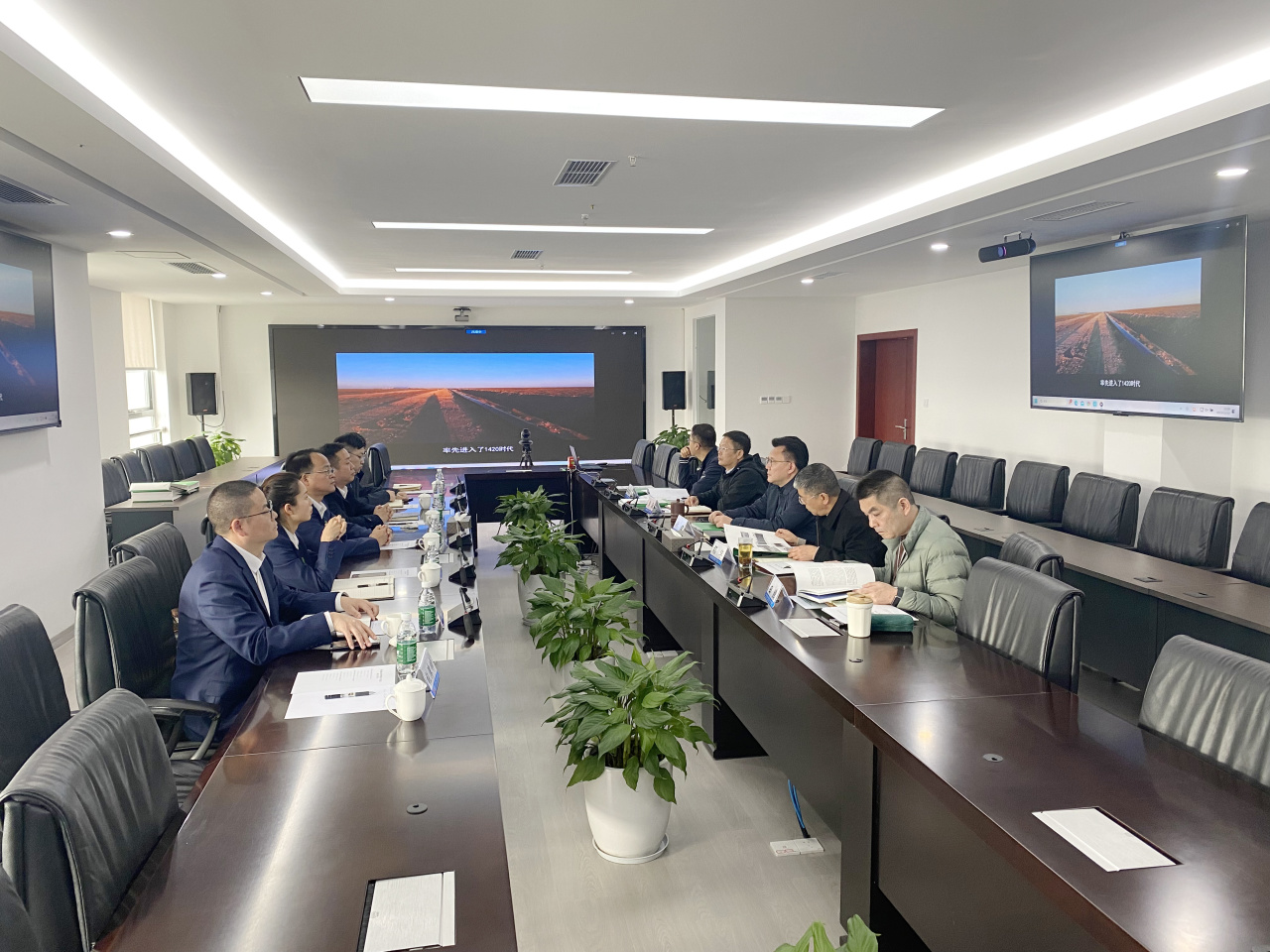公司黨委副書(shū)記 、總經(jīng)理徐文忠到中石油四川油建公司開(kāi)展座談交流